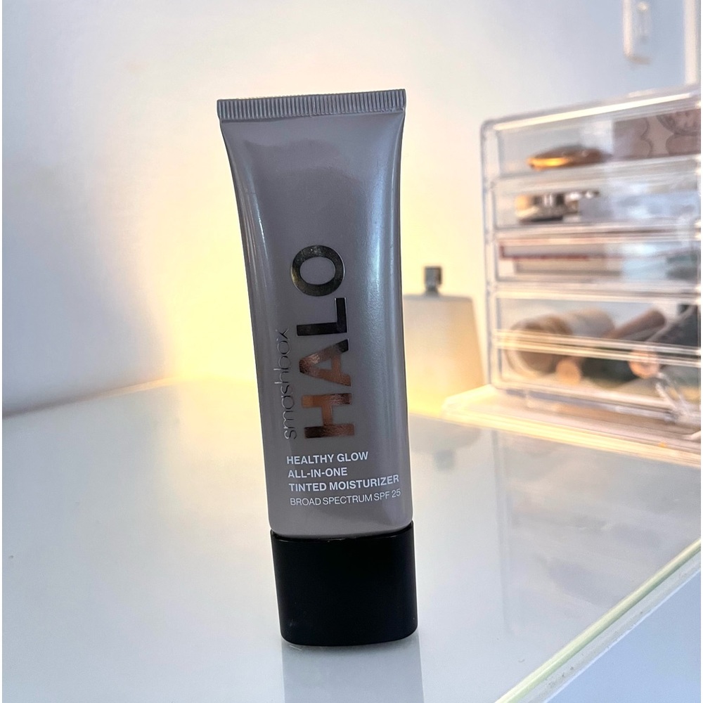SMASHBOX HEALTHY GLOW TINTED MOISTURIZER